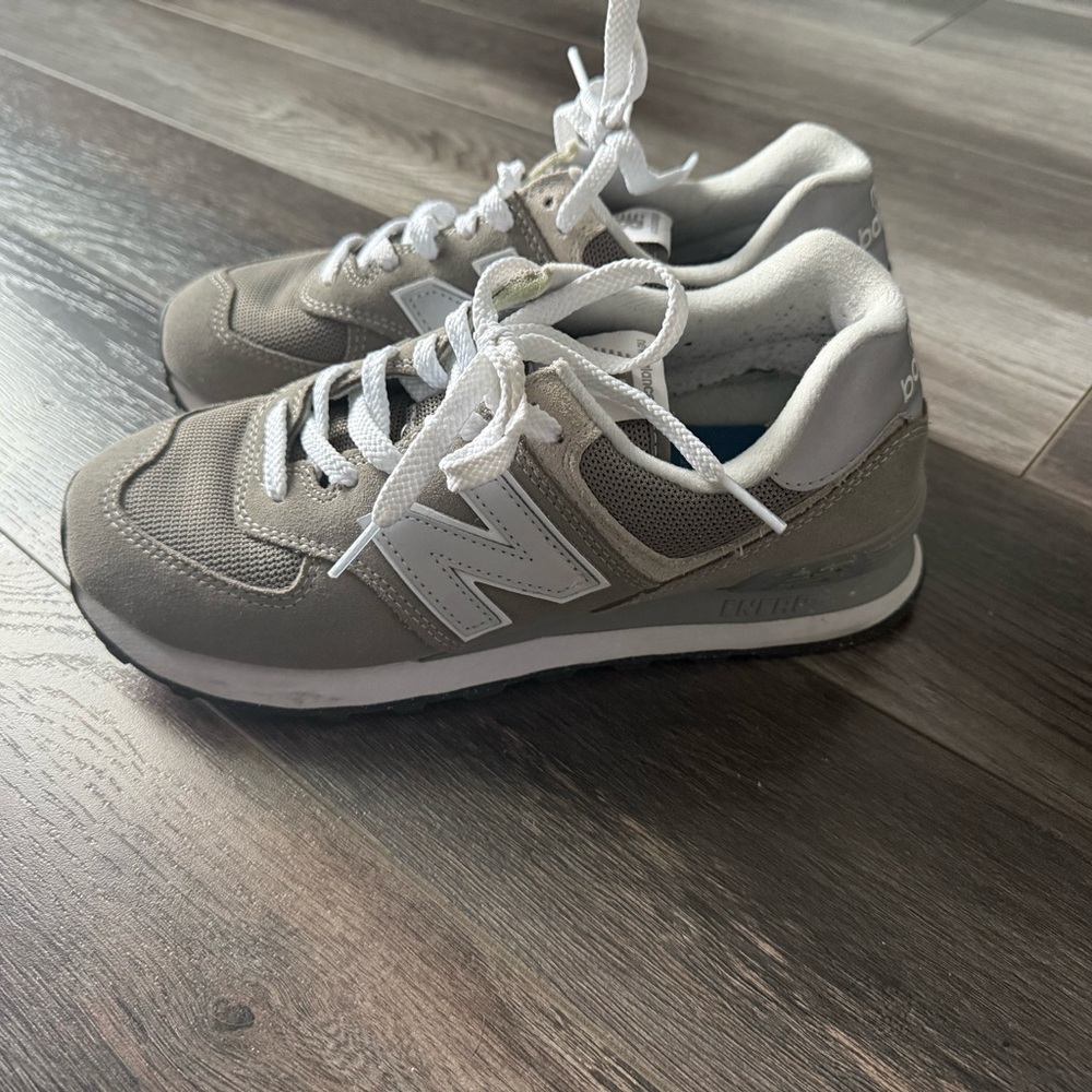 New Balance 574 - Picture 2 of 3